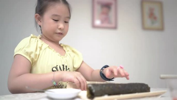 亚洲小女孩在家做寿司