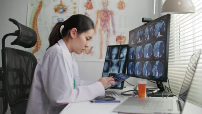 亚洲女性放射科医生看核磁共振图像