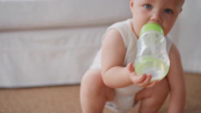 可爱的婴儿在家喝奶瓶健康幼儿4k