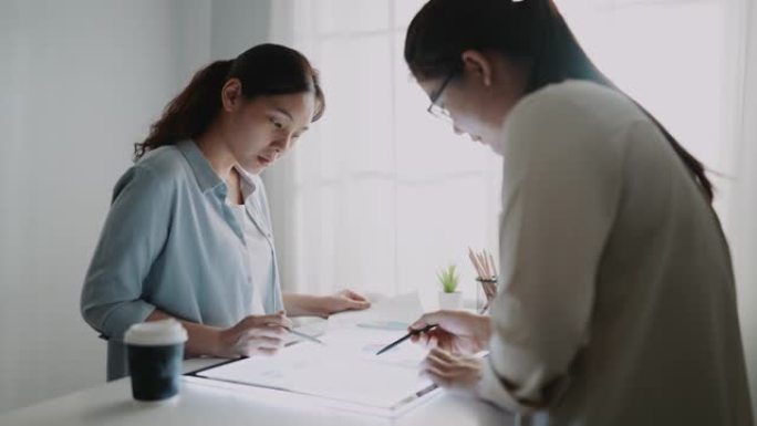 两名女商人对论文工作的统计分析