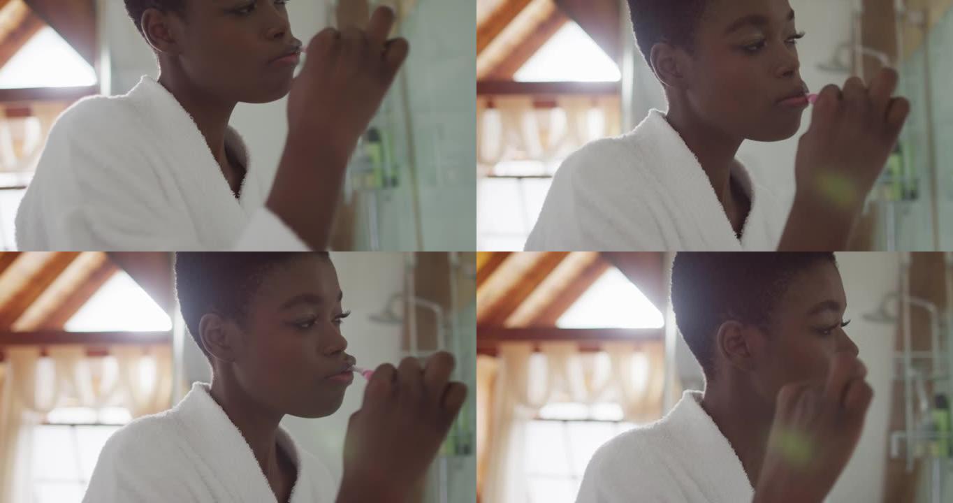 非裔美国美女在浴室刷牙