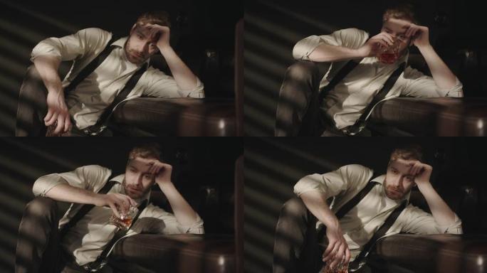 一个绝望的饮酒者坐在黑暗房间的地板上，喝着苏格兰威士忌，担心自己的问题