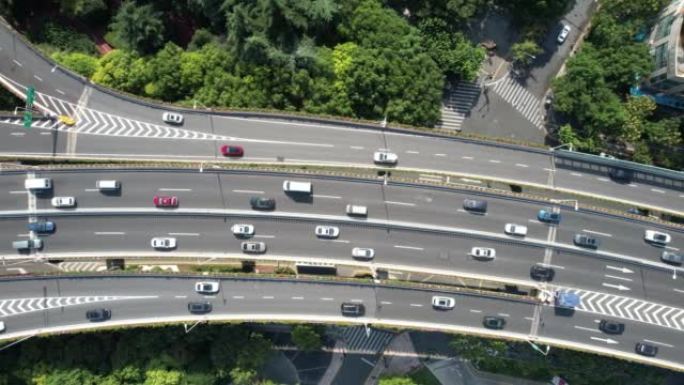 繁忙道路交叉口鸟瞰图