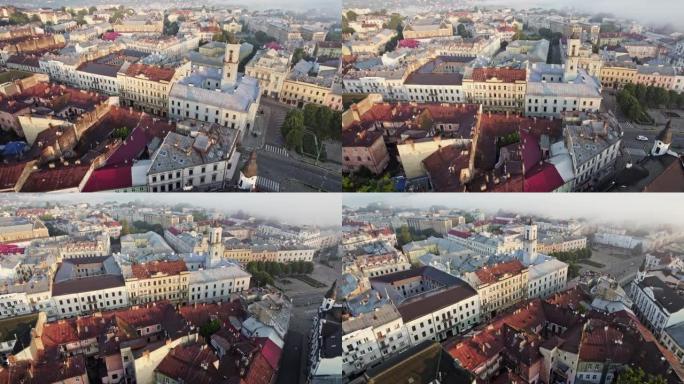 乌克兰切尔诺夫策中央广场和市政厅的空中拍摄。切尔诺夫策 (Chernivtsi) 市的中部，早晨有老