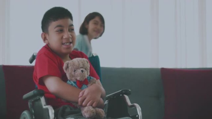轮椅生活方式中的残疾男孩