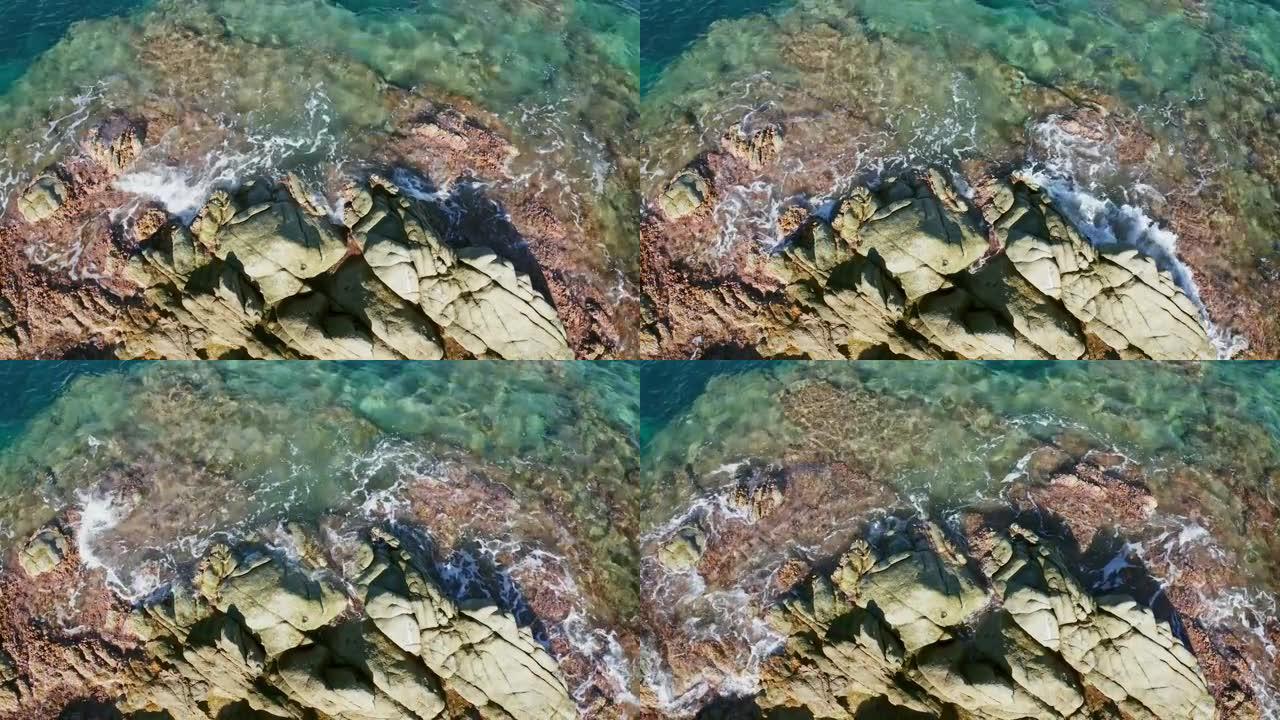 布拉瓦海岸的海浪和岩石海岸线