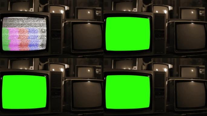 在许多老式电视中，旧电视打开色度键绿色屏幕。棕褐色色调。特写。
