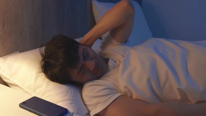 亚洲男子失眠疲乏发困呵欠失眠犯困睡眠质量