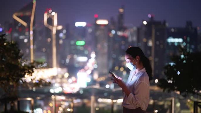 城市夜间使用智能手机
