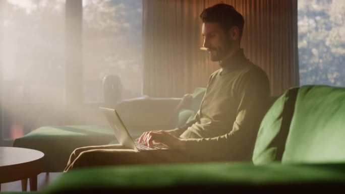 男人在家使用笔记本电脑，做远程工作。坐在沙发上的英俊男性在计算机上工作，头脑风暴创意项目，在线数据和