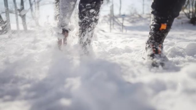 来回奔跑热身步伐脚步雪中雪地步伐