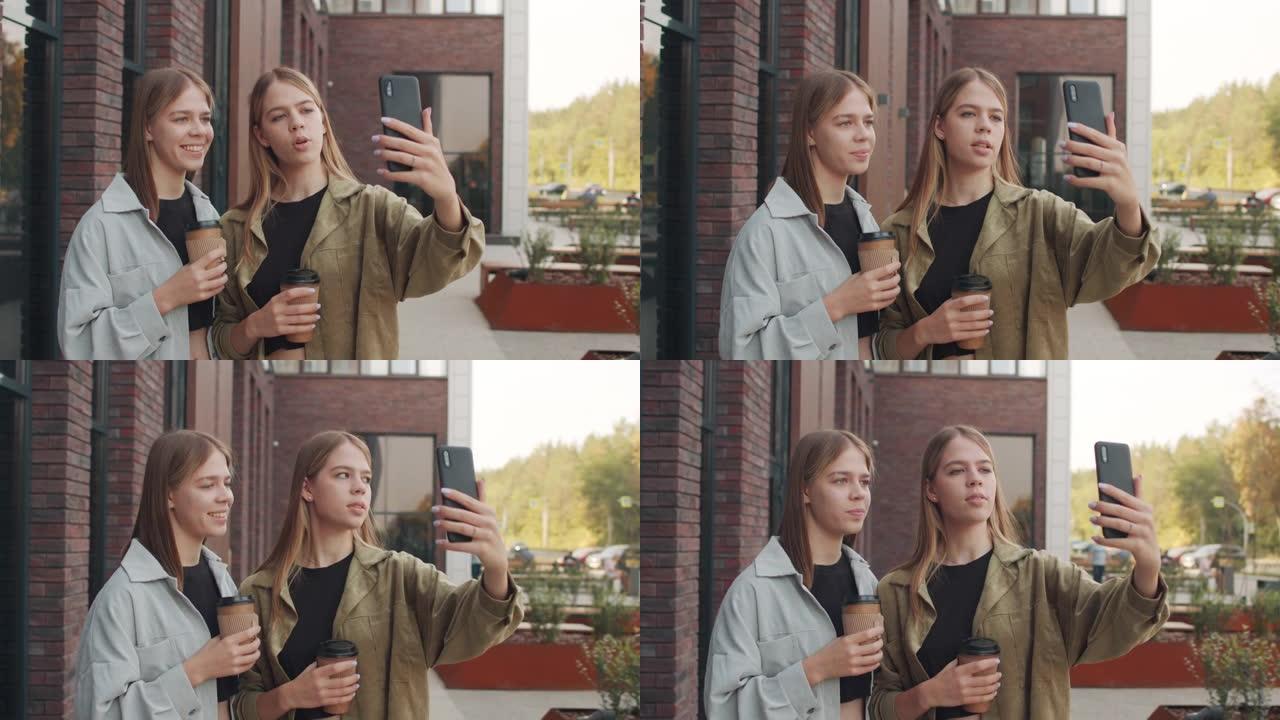 欢乐双胞胎在外面用手机录制视频