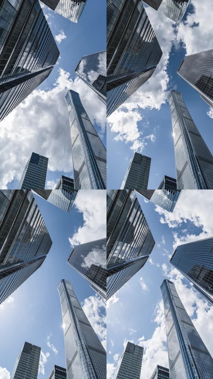 摩天大楼和天空的T/L平底锅低角度视图