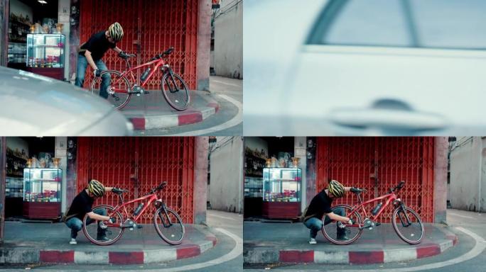 老年人在独自旅行时修理自行车。