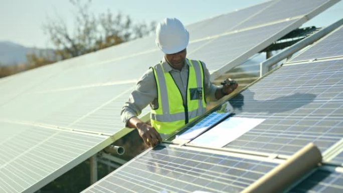 太阳能农场维护，电力建设或可持续性太阳能电池板管理方面的工程师，人员或文件。可再生能源，太阳工厂工人