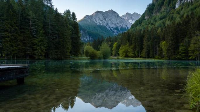 斯洛文尼亚杰泽斯科的美丽山湖