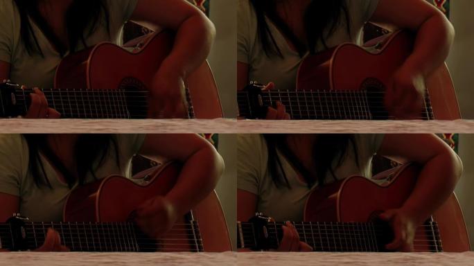 一个年轻的女人坐在她家的客厅里弹西班牙吉他。特写。