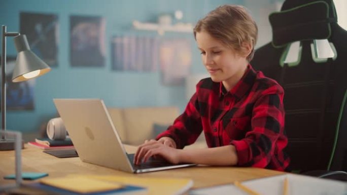 穿着方格衬衫的聪明小男孩在家里舒适的房间里使用笔记本电脑。快乐少年在线浏览教育研究，与朋友聊天，学习
