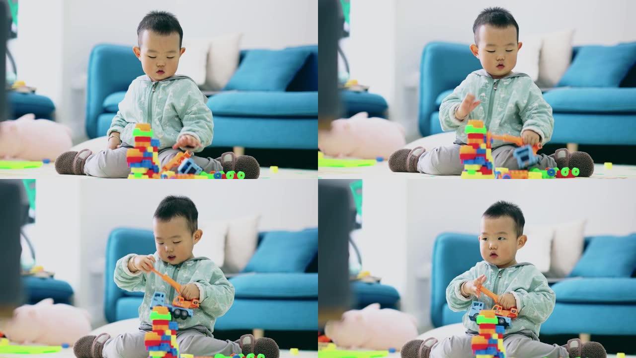 玩玩具积木的男婴幼儿玩积木各种玩具自己玩