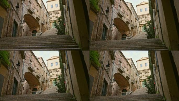 赫罗纳犹太区旧楼梯的慢动作视频