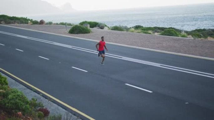非裔美国男子在沿海公路上户外运动