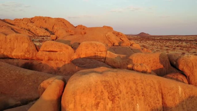 WS雄伟的阳光明媚的Spitzkoppe岩层，纳米比亚，非洲