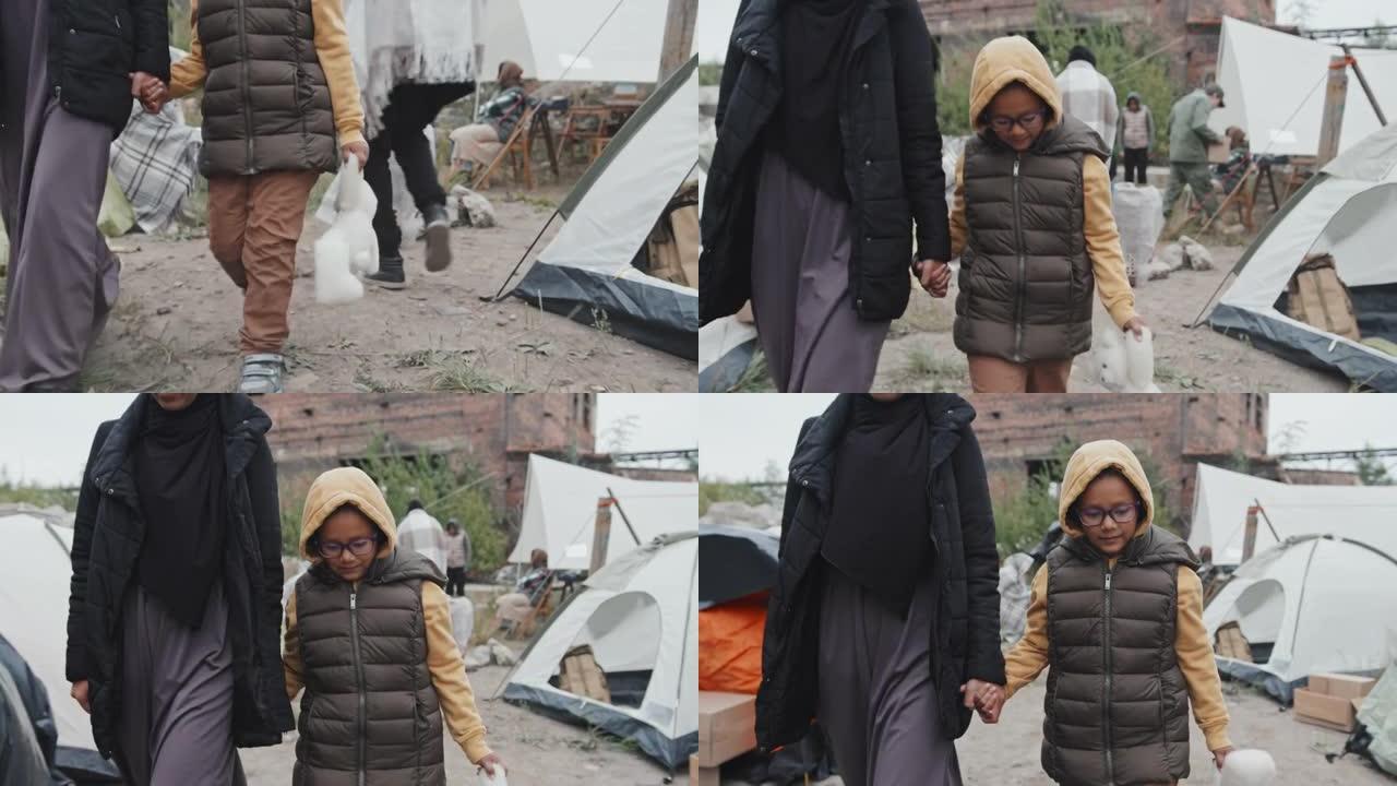 难民营的小女孩难民营的小女