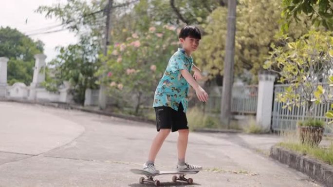 玩滑板的亚洲男孩1