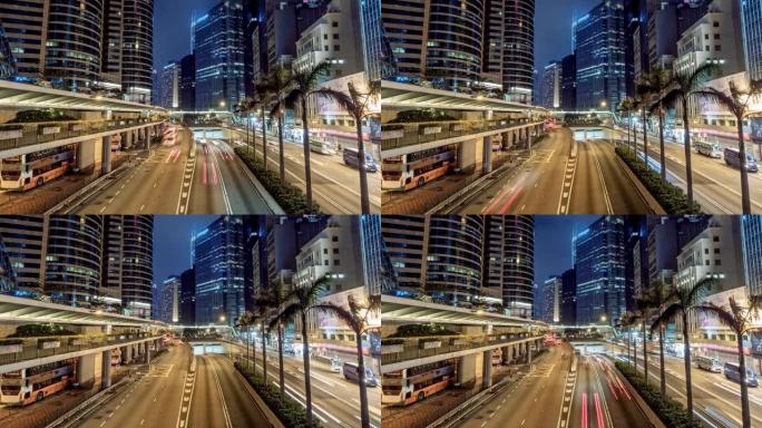 香港夜间高峰时间交通。摩天大楼的时间流逝和中国香港高速公路上繁忙的交通。香港夜间照明街道及摩天大楼