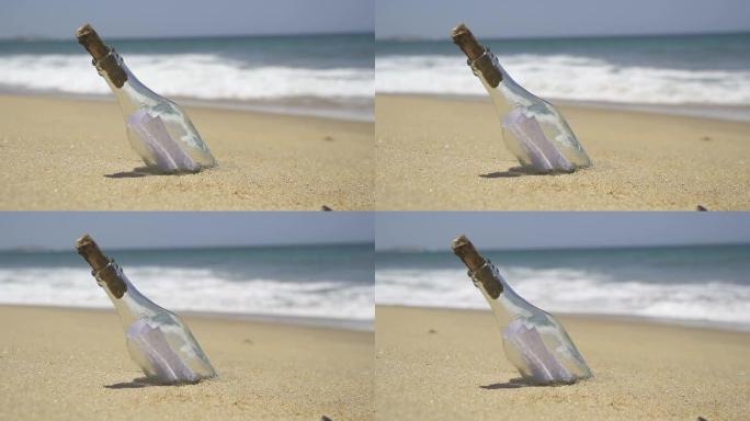 空旷的海滩上的瓶子里的信息