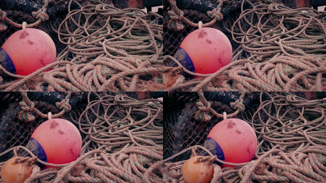 绳索和浮标渔网在晚上