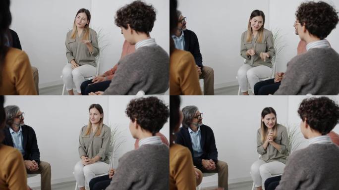 紧张的年轻女子在集体治疗中分享感受坐在白色房间里