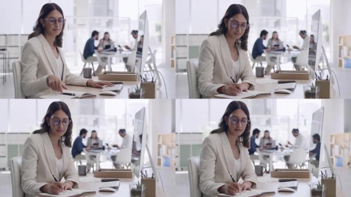快乐的年轻女商人在办公室里用电脑写笔记。一位女性企业家思考，计划和制定发展新的创业公司的战略