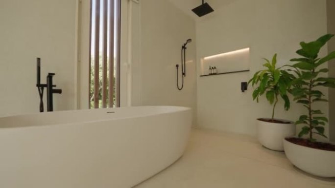 豪华别墅中的优雅浴室