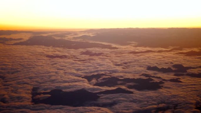 飞机上的日落天空平流云平流雾高空上空