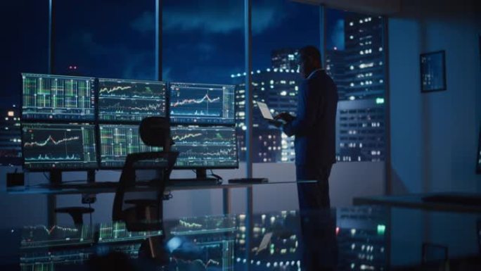 金融分析师使用笔记本电脑，站在多显示器工作站旁边，实时股票，商品和交易所市场图表。在经纪人代理办公室