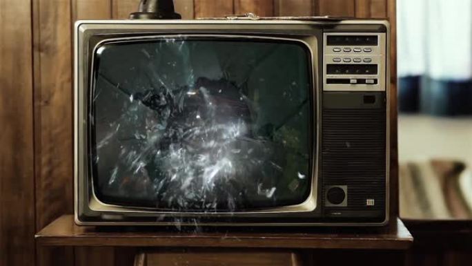绿屏爆炸的老式电视。4K。