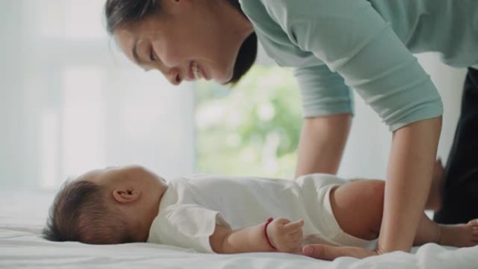 新生女婴和她的母亲