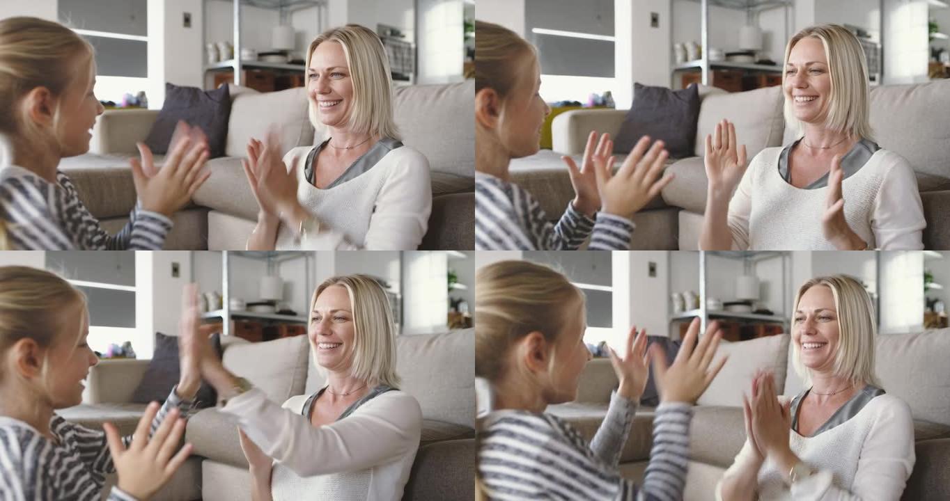 一名妇女和女儿在家中交往的4k录像