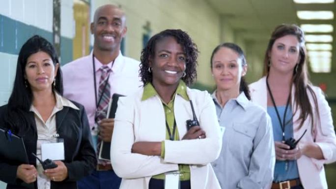非裔美国妇女领导学校工作人员
