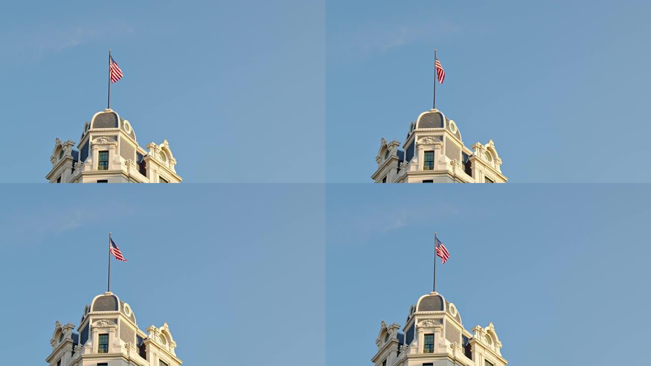 华盛顿特区的复古风格建筑和美国国旗