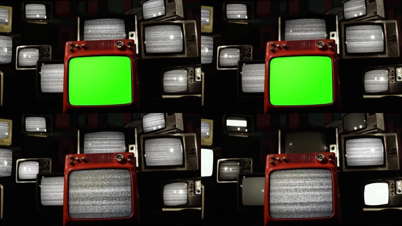 一堆带有静电噪声和绿色屏幕的复古电视。缩小。