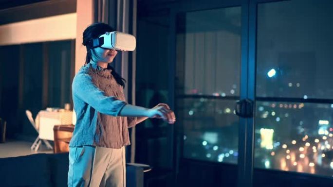 一位亚洲华裔少女戴上VR护目镜，在客厅体验3D虚拟游戏体验