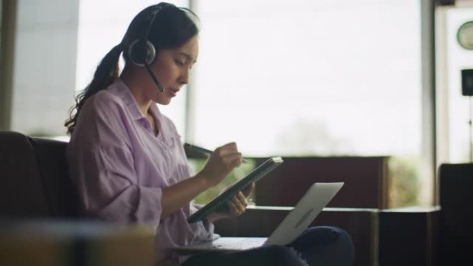 亚洲女商人在商务会议中开始在线视频通话对话