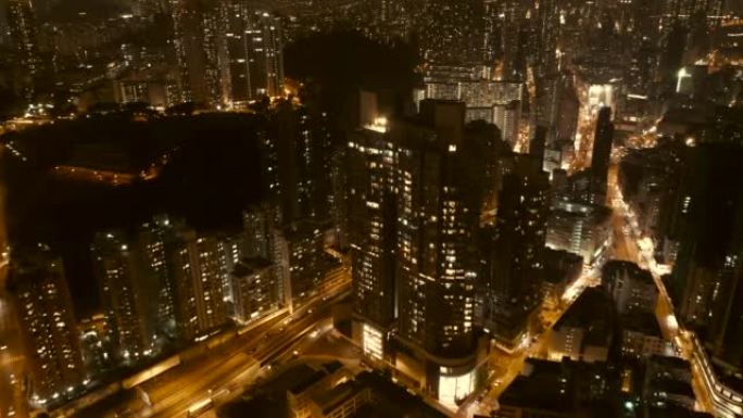香港夜间拥挤建筑的无人机景观