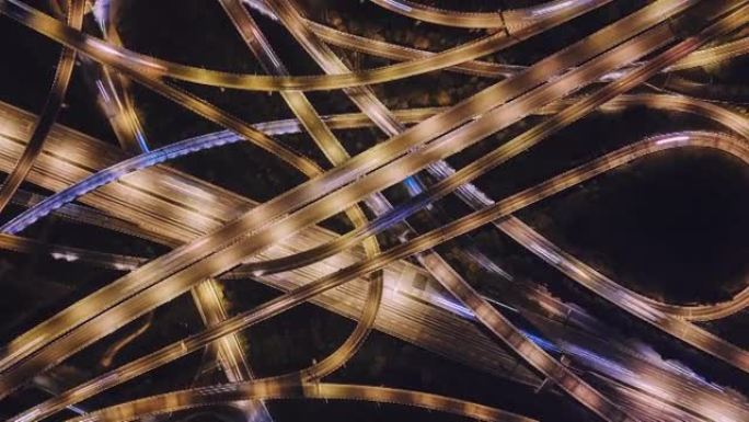T/L PAN复杂立交桥和夜间繁忙的交通