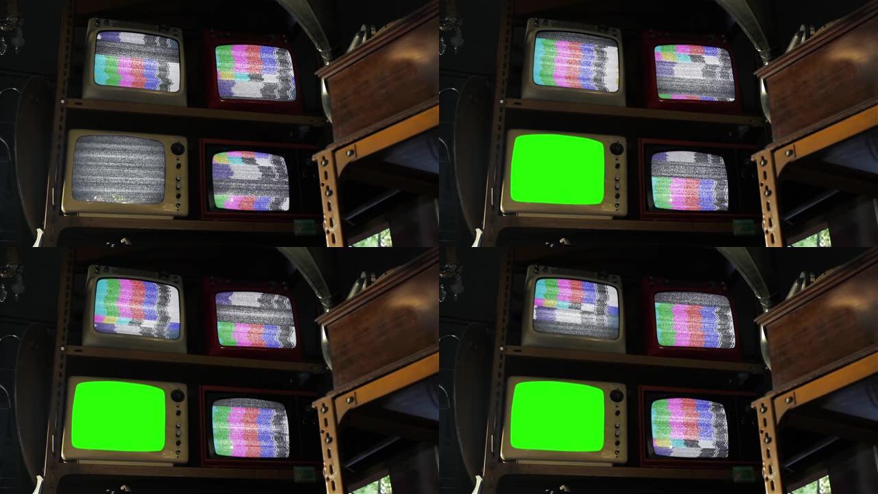 复古电视机打开绿屏，三台复古电视机打开古董店内的测试图案。