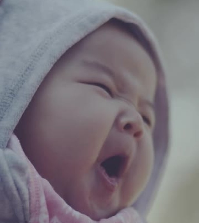 打哈欠的婴儿婴儿时代笑脸笑容