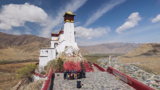 西藏的第一座宫殿白色外墙装扮海拔高