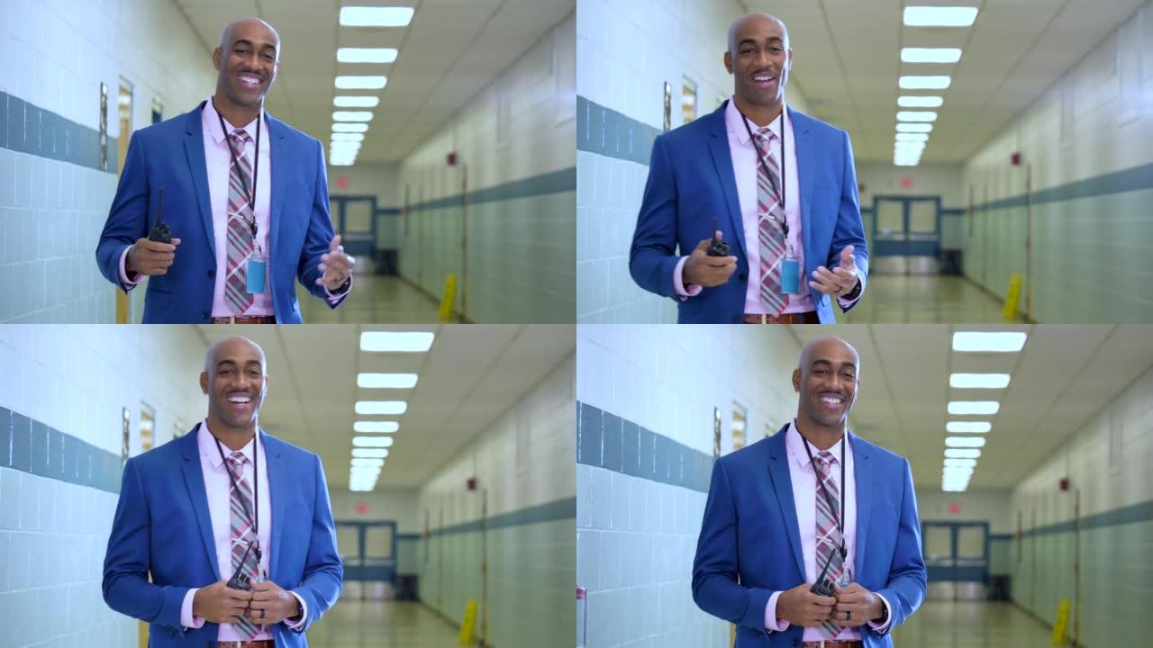 非裔美国教师或校长在学校走廊